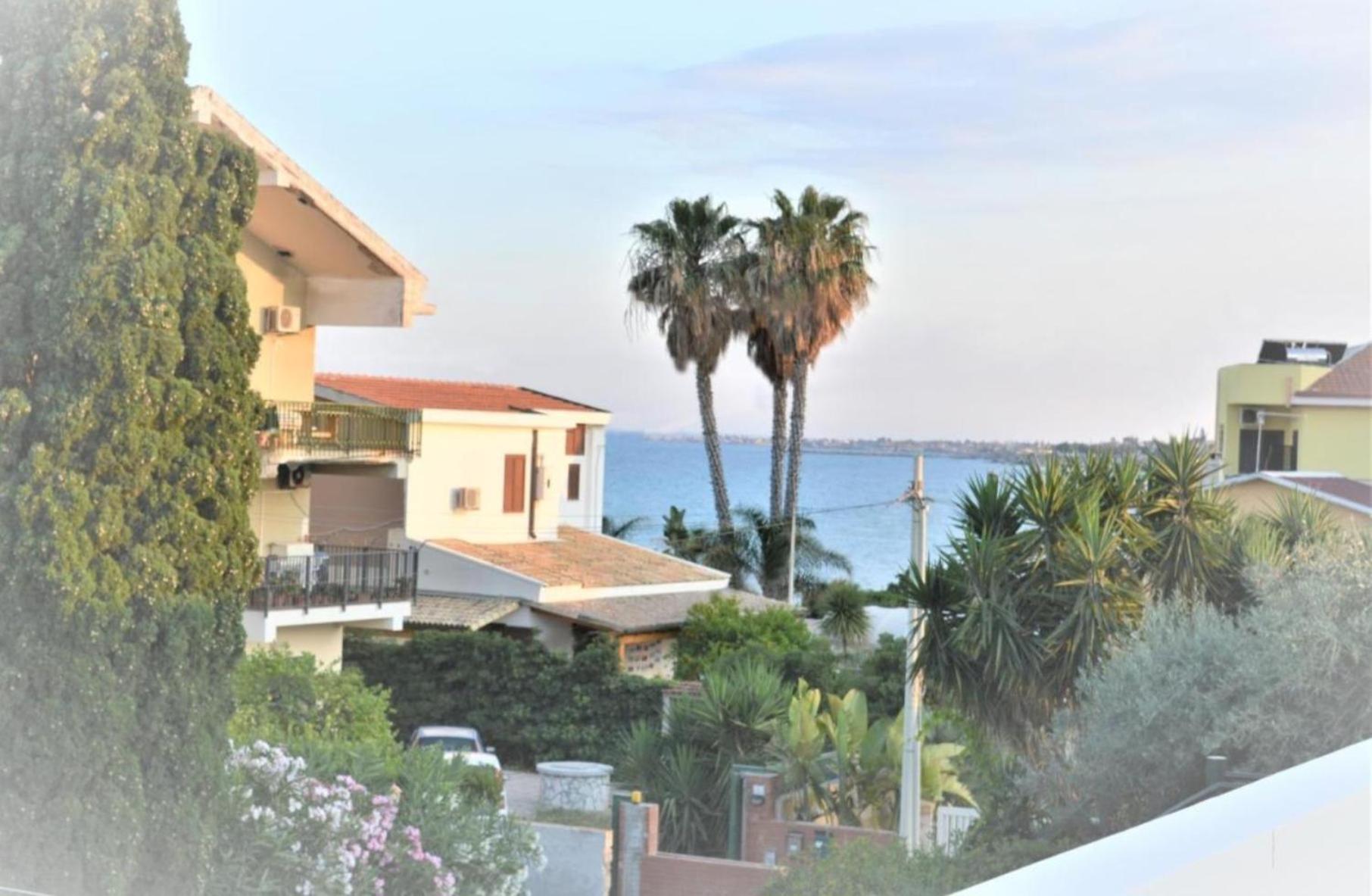 Anny Fronte Mare Holiday home *